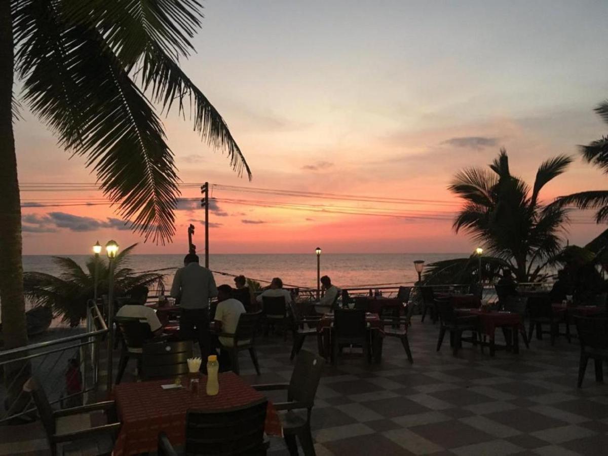 Seaface Beach Resort Ковалам Екстериор снимка